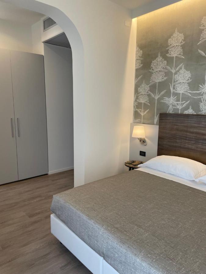 Hotel Tritone Каорле Экстерьер фото