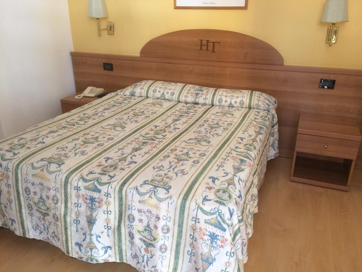 Hotel Tritone Каорле Экстерьер фото