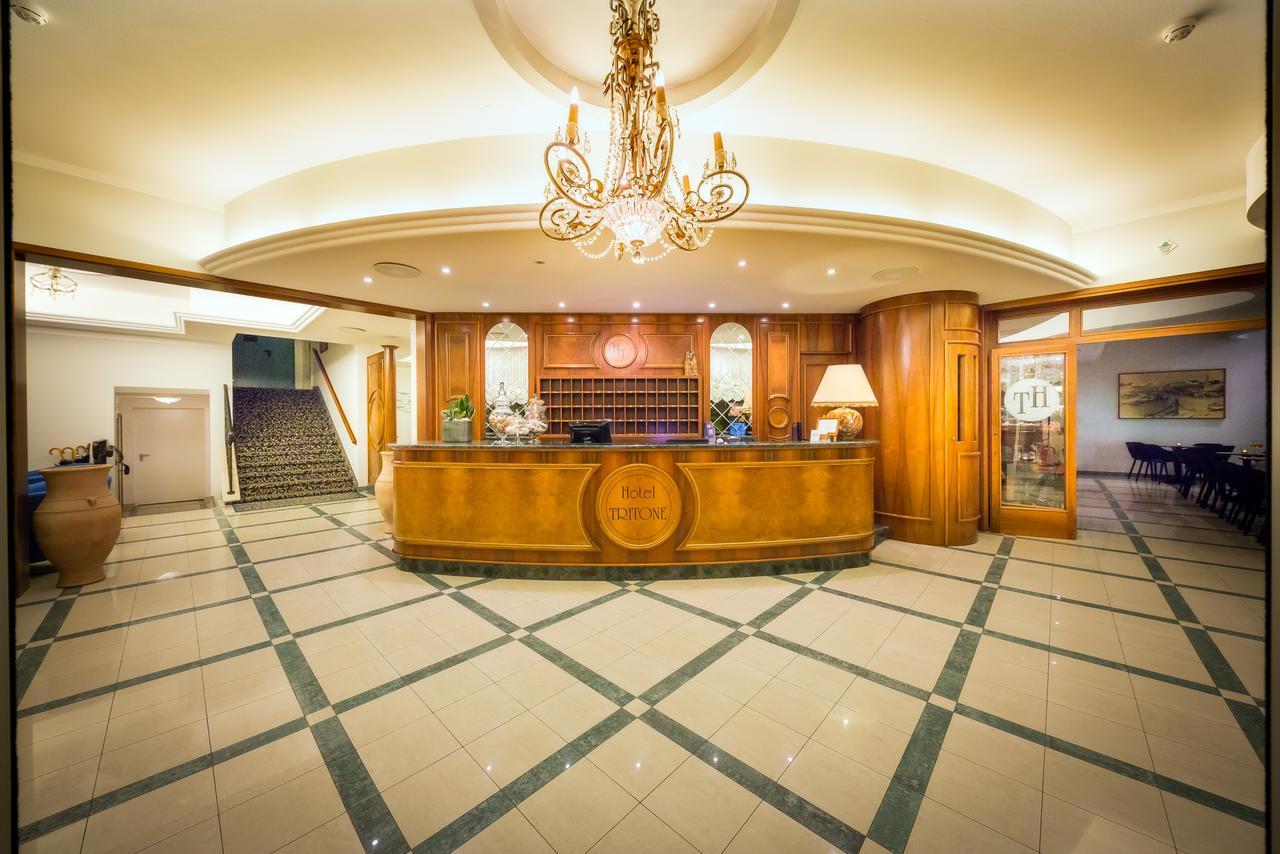 Hotel Tritone Каорле Экстерьер фото