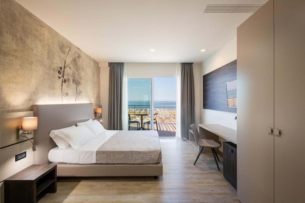 Hotel Tritone Каорле Экстерьер фото