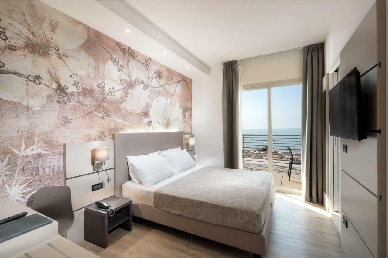 Hotel Tritone Каорле Экстерьер фото